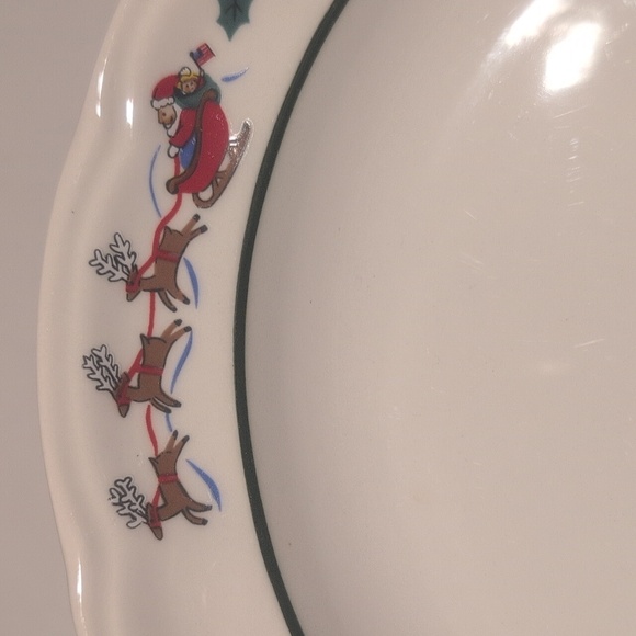 Pfaltzgraff Winter Scene Dinner Plate - White and Green - Picture 10 of 12